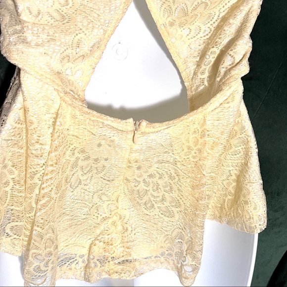 3/$20 NWT Sugarlips lace cream-color peplum top, Small - Picture 3 of 5
